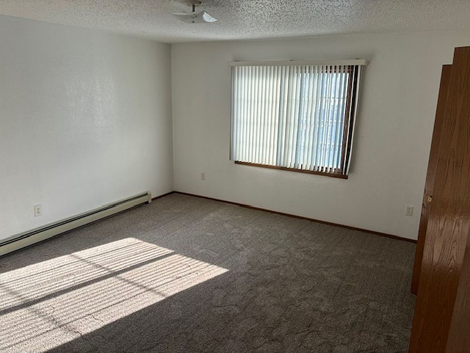 2nd image of 1720 N Grandview Ln #204