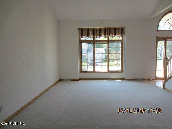 3rd image of 135 Abbington Cir