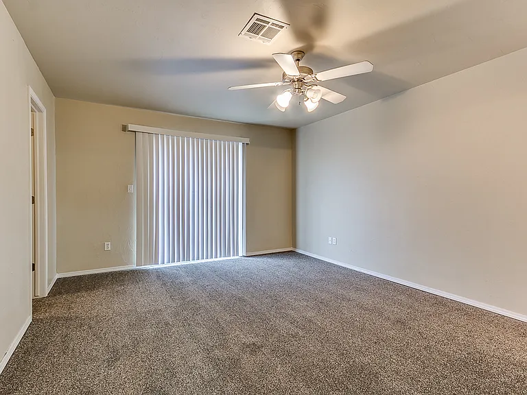 2427 W Oklahoma Ave — Photo 14
