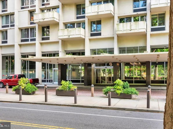 604 S Washington Sq APT 3011, Philadelphia, PA 19106