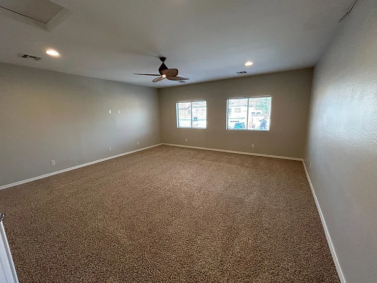 5411 W Rowel Rd — Photo 25