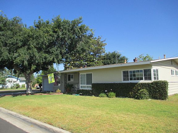 3rd image of 10111 Parliament Ave