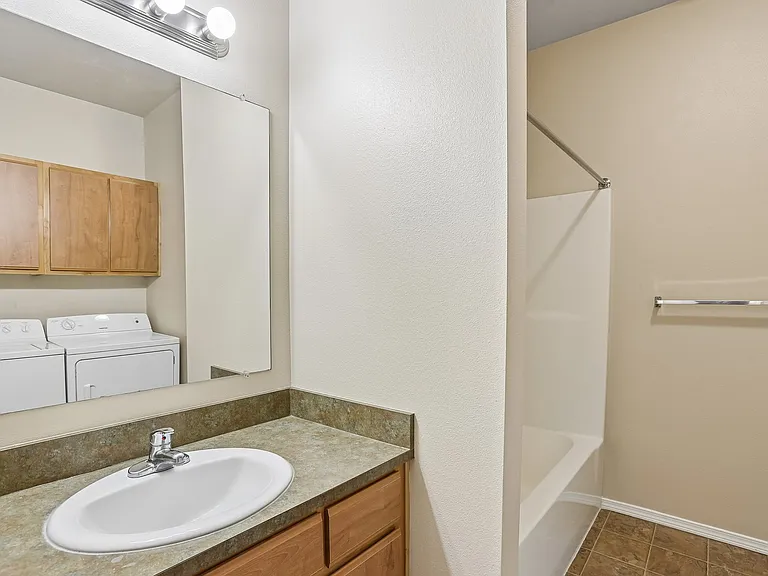 Legacy Oaks Apartments — Photo 55