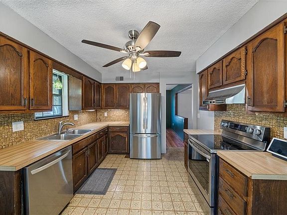 5th image of 805 SE 16th St
