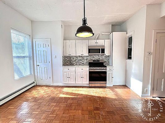 4th image of 376 Atlantic Ave #2