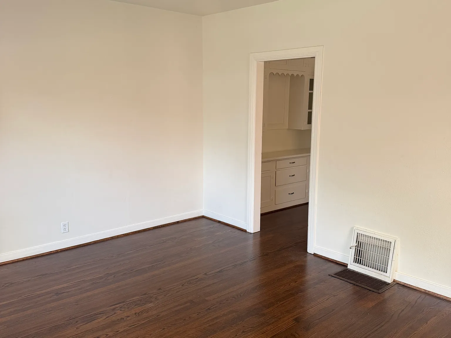 2 bed, 1100 sqft, $1,995 — Photo 4