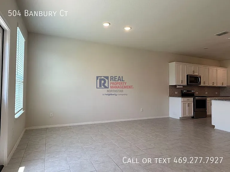 504 Banbury Ct — Photo 4