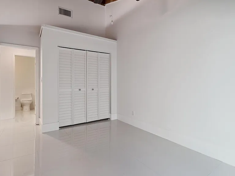 410 SE 13th St #2 — Photo 10