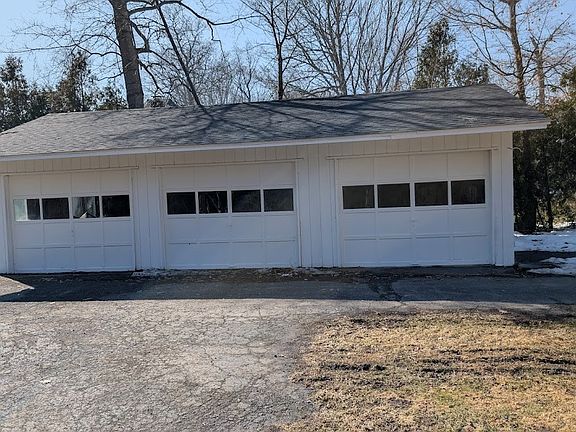 4th image of 1641 Lake Rd