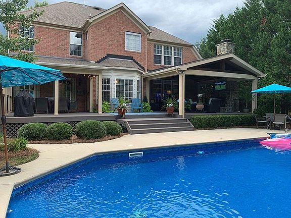 2 covered porches