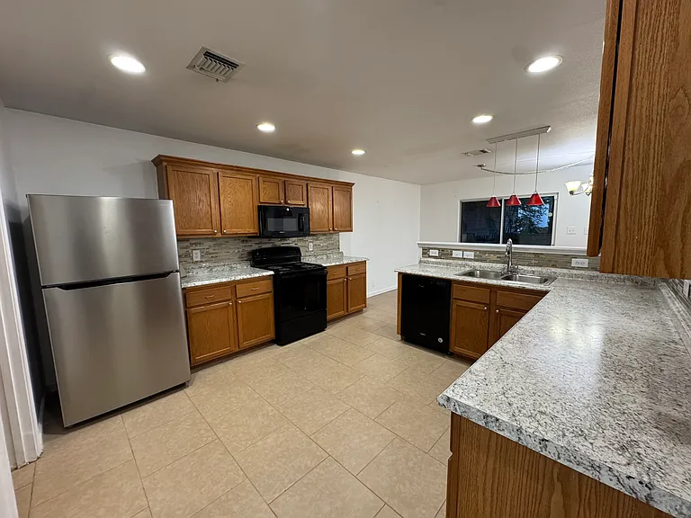 6230 Cypress Rose — Photo 4