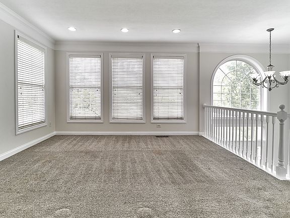 4th image of 8611 N Meridian St