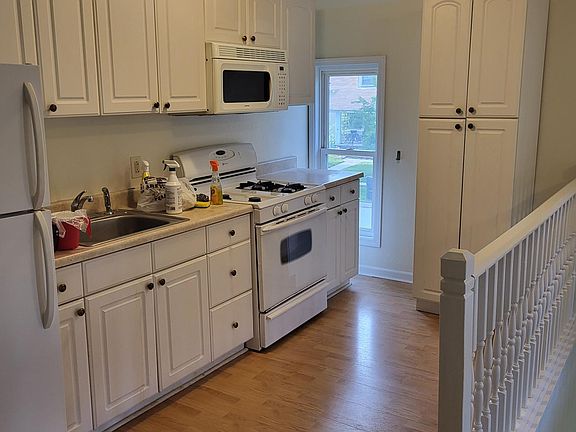nice clean modern kitchen
