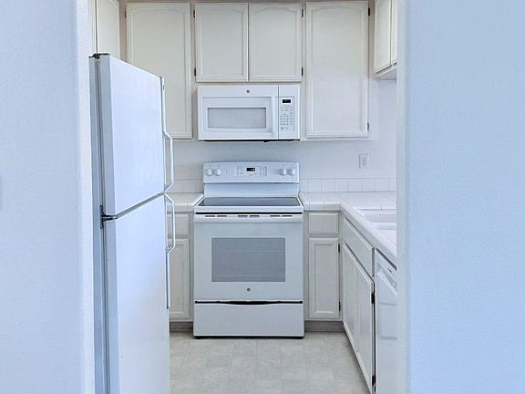 2nd image of 106 Sunnyhills Ct