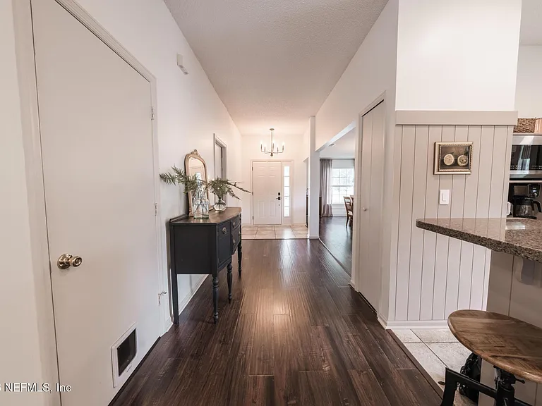 511 Chancellor Dr E — Photo 10