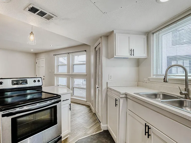 1500 Woodlawn Blvd #105 — Photo 9