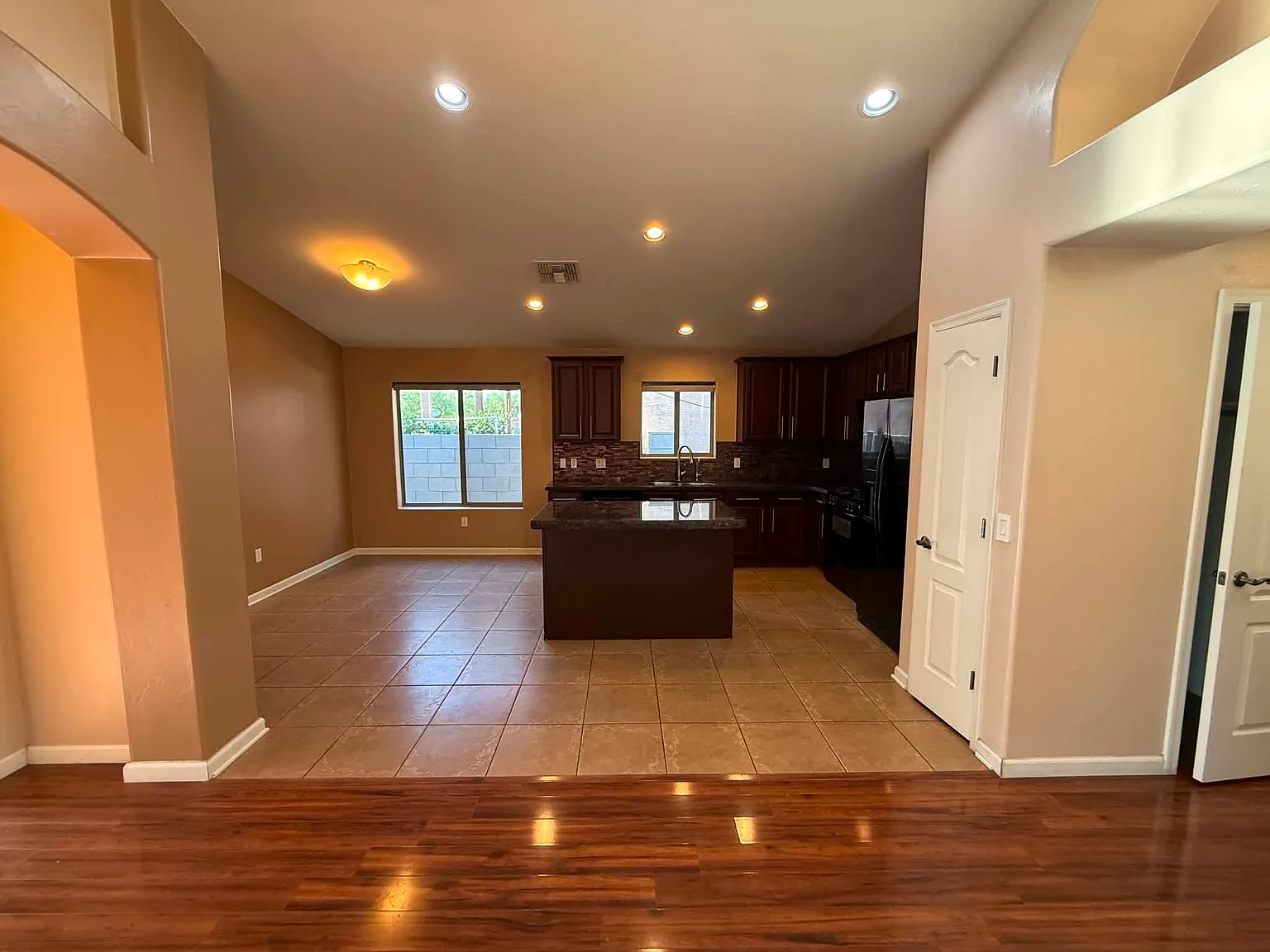 3 bed, 1600 sqft, $2,000 — Photo 3