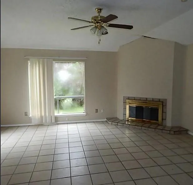 Building Photo - 9419 Wellsworth Dr