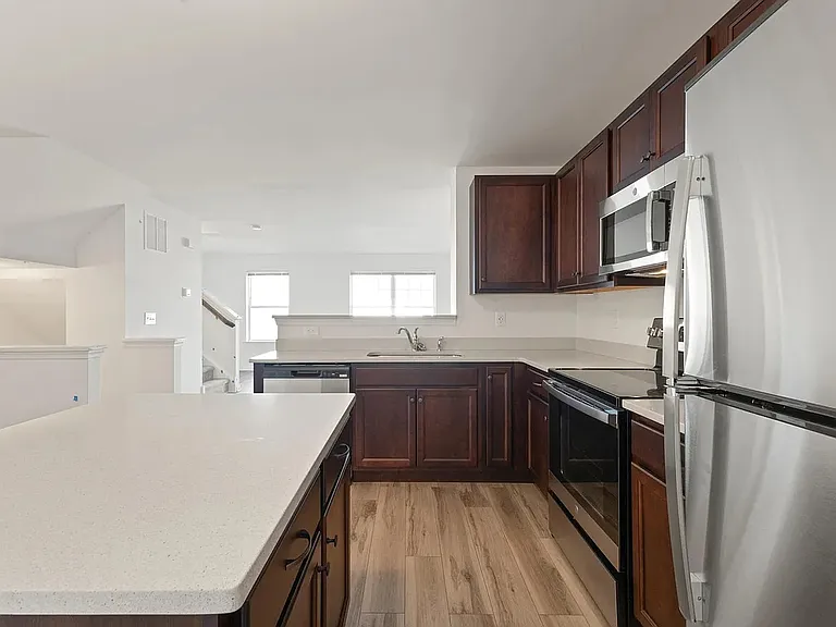 1236 E 7th St — Photo 5