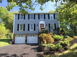 851 Macarthur Dr, Pittsburgh, PA 15228