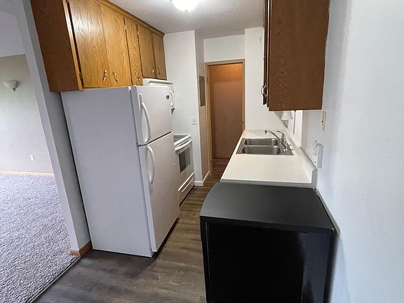 4th image of 115 Echo St #408