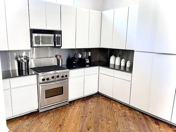 3rd image of 2610 Washington Ave #G