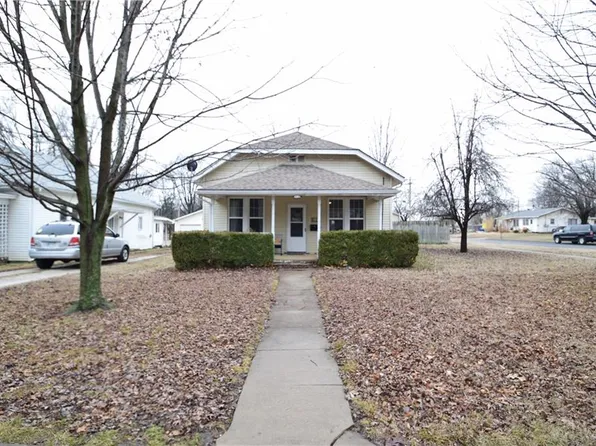 141 N 9th St, Fredonia, KS 66736