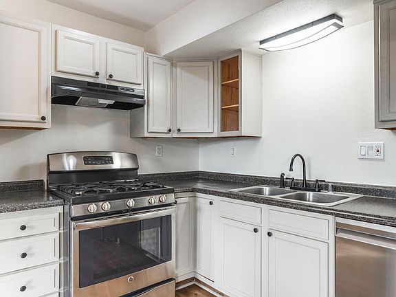 4th image of 8013 Kathryn Ave SE