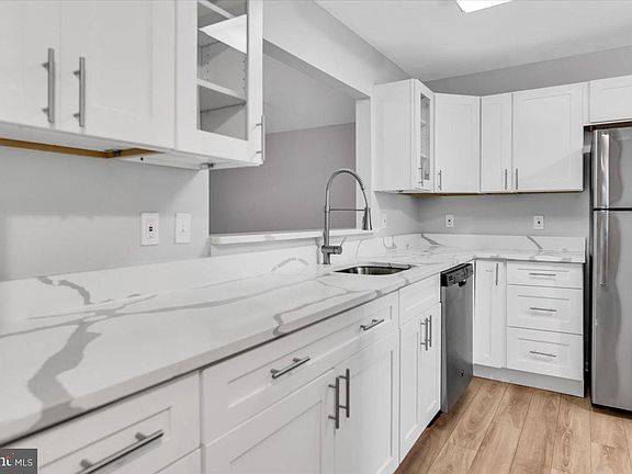 4th image of 4110 Crab Apple Ct #5