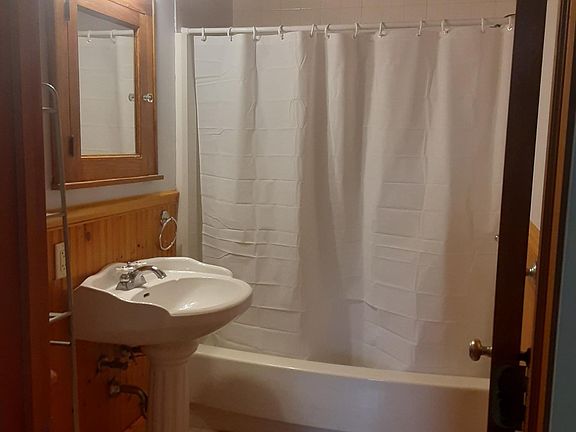 bathroom, tub/shower, tile floor