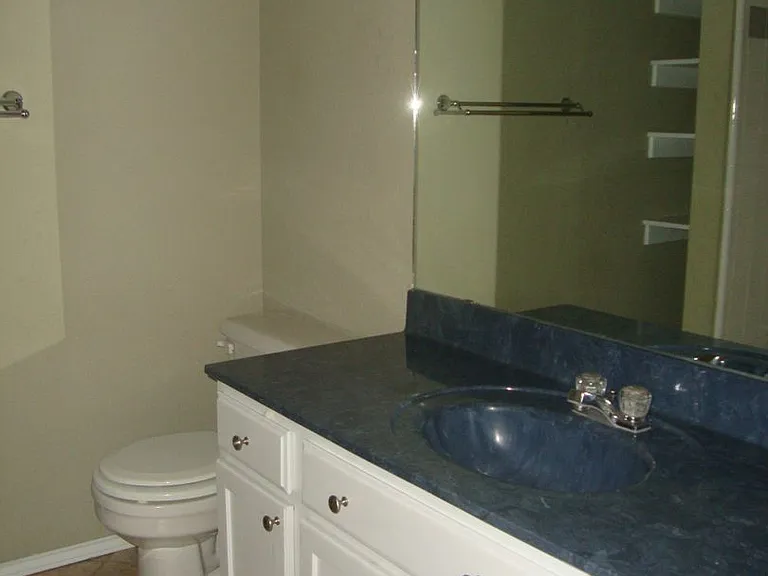 4208 Glennwood Dr — Photo 15