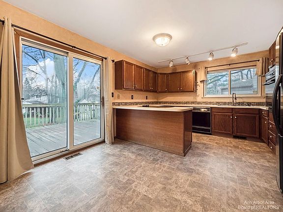 4th image of 1708 Dover Ct