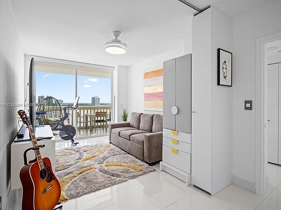 5th image of 1000 W Island Blvd APT 1606