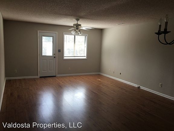 3rd image of 421 Heritage Pl