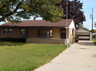 4452 S 66th St, Greenfield, WI 53220