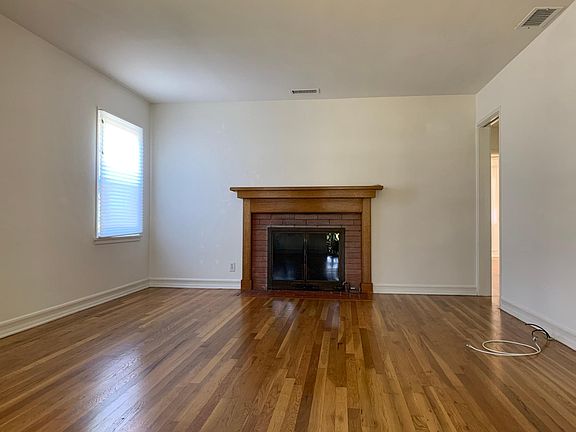 5th image of 2536 Barry Ave