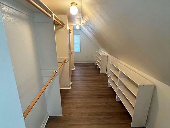 2nd image of 4122 Drake St #1/2