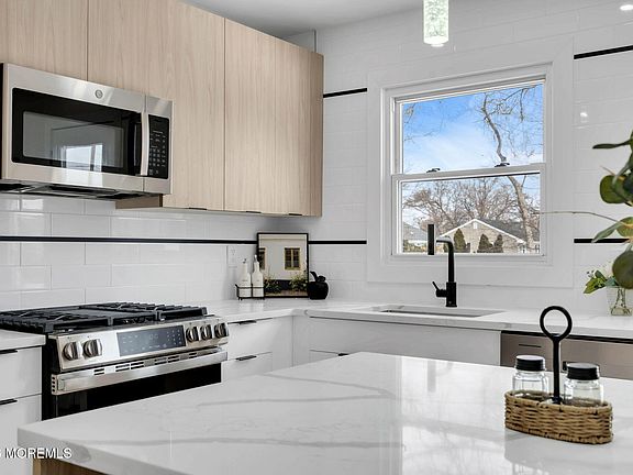 5th image of 60 Birch Street