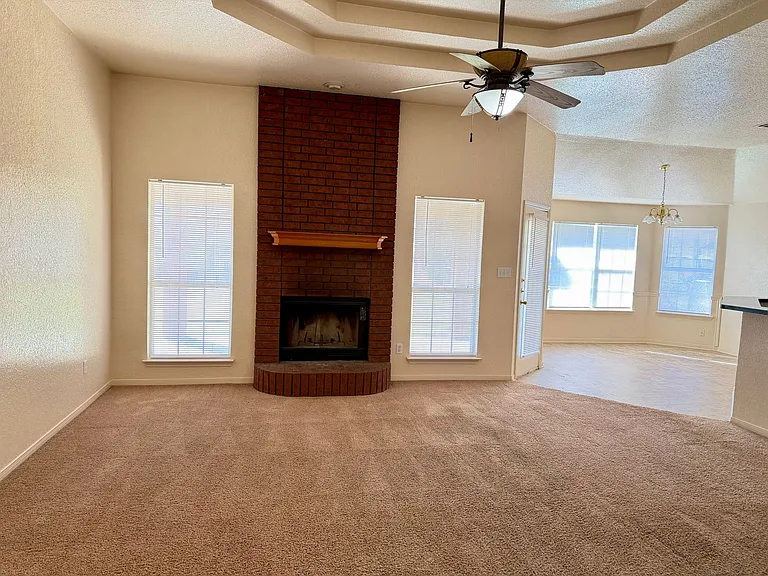 2202 Amethyst Dr — Photo 5
