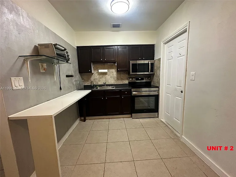 809 NE 2nd St #2 — Photo 5