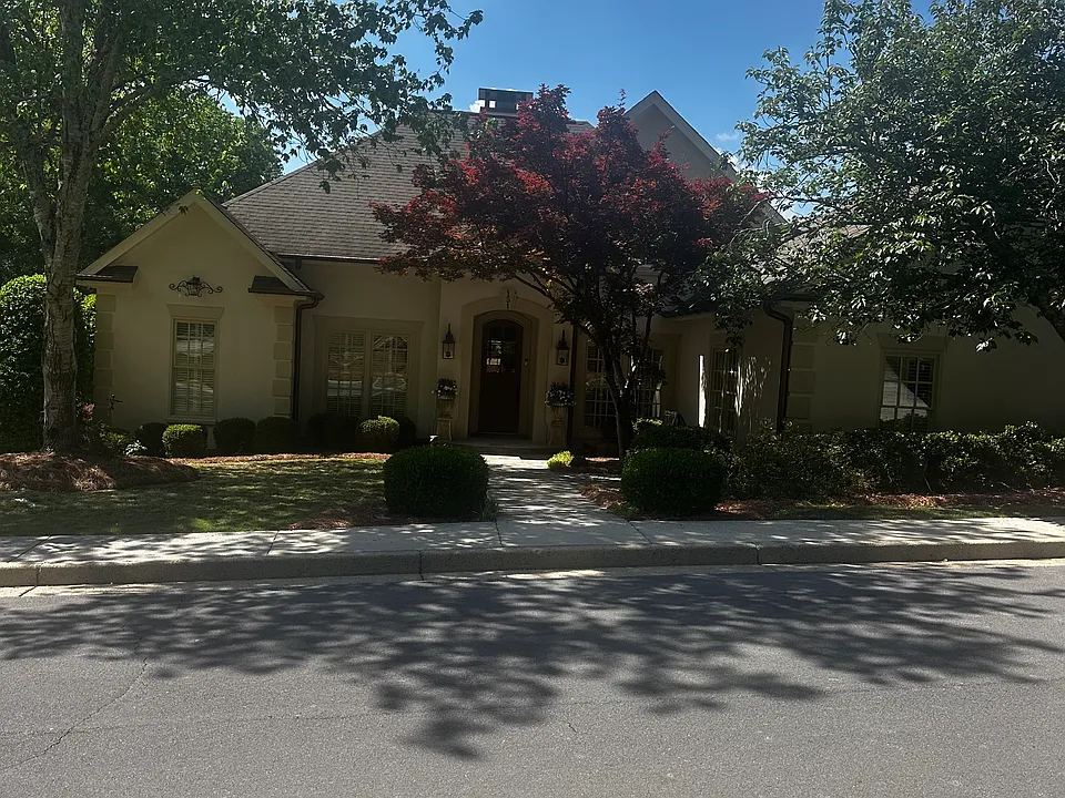 151 Vinings Ct SE