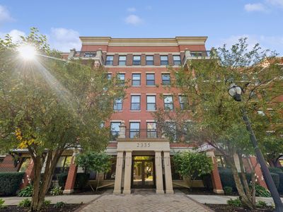 2335 W Belle Plaine Ave APT 205, Chicago, IL, 60618