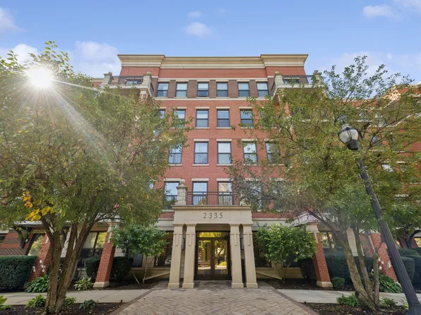 2335 W Belle Plaine Ave APT 205, Chicago, IL 60618