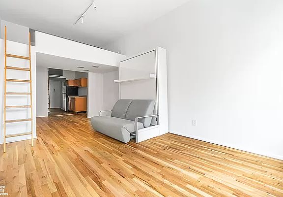 4th image of 23 Waverly Pl APT 4C