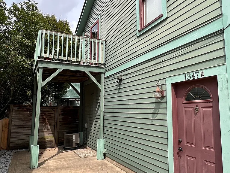 1347A N Park Ave — Photo 2