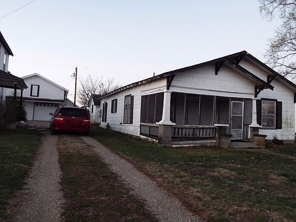 3rd image of 210 E College St