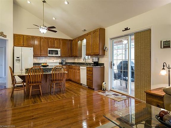 4th image of 276 Sanctuary Dr