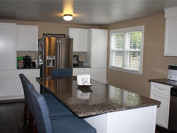 3rd image of 14 Lorraine Cres
