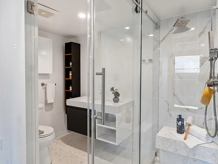 916 Westbourne Dr #203 — Photo 18