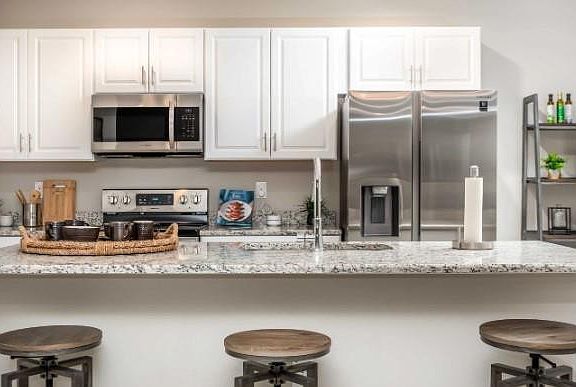 5th image of 326 SW Grimaldo Terrace